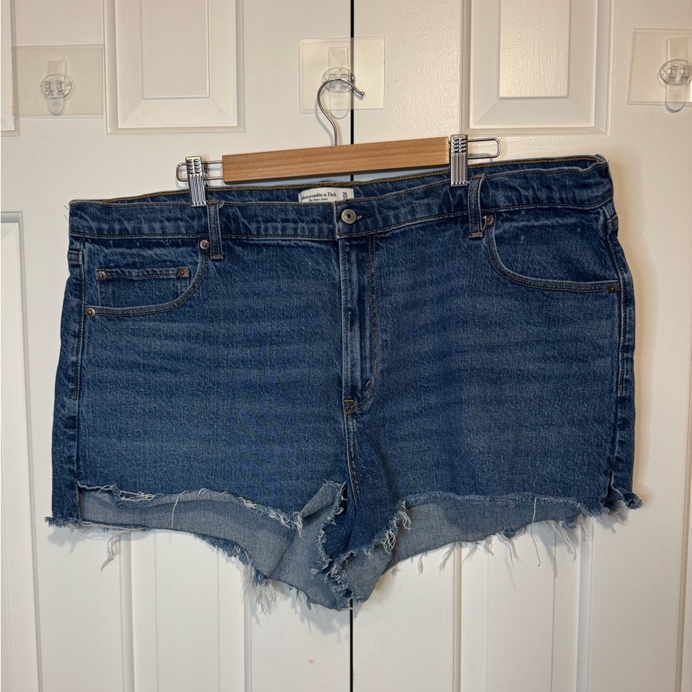 Abercrombie & Fitch “The Mom Short” sz36